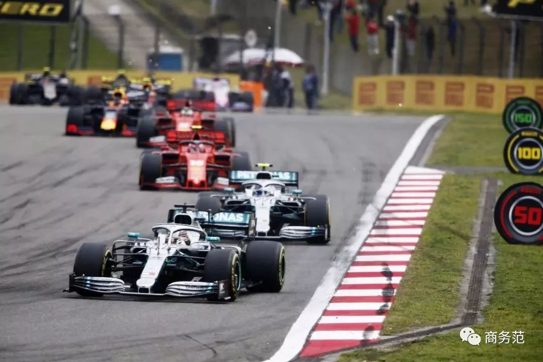 全世界最烧钱运动 Vip门票3万块一张 F1赛车手还带我去赛道跑了一圈 财经头条