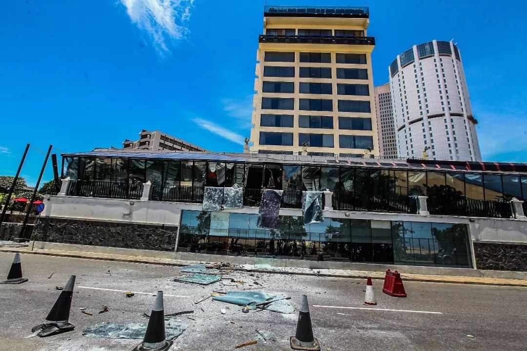 在爆炸中受损的某家斯里兰卡酒店。图/视觉中国