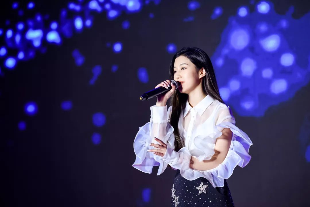 图集:红毯魅影融化众人心 明城墙晚会成吴映香大型个人演唱会