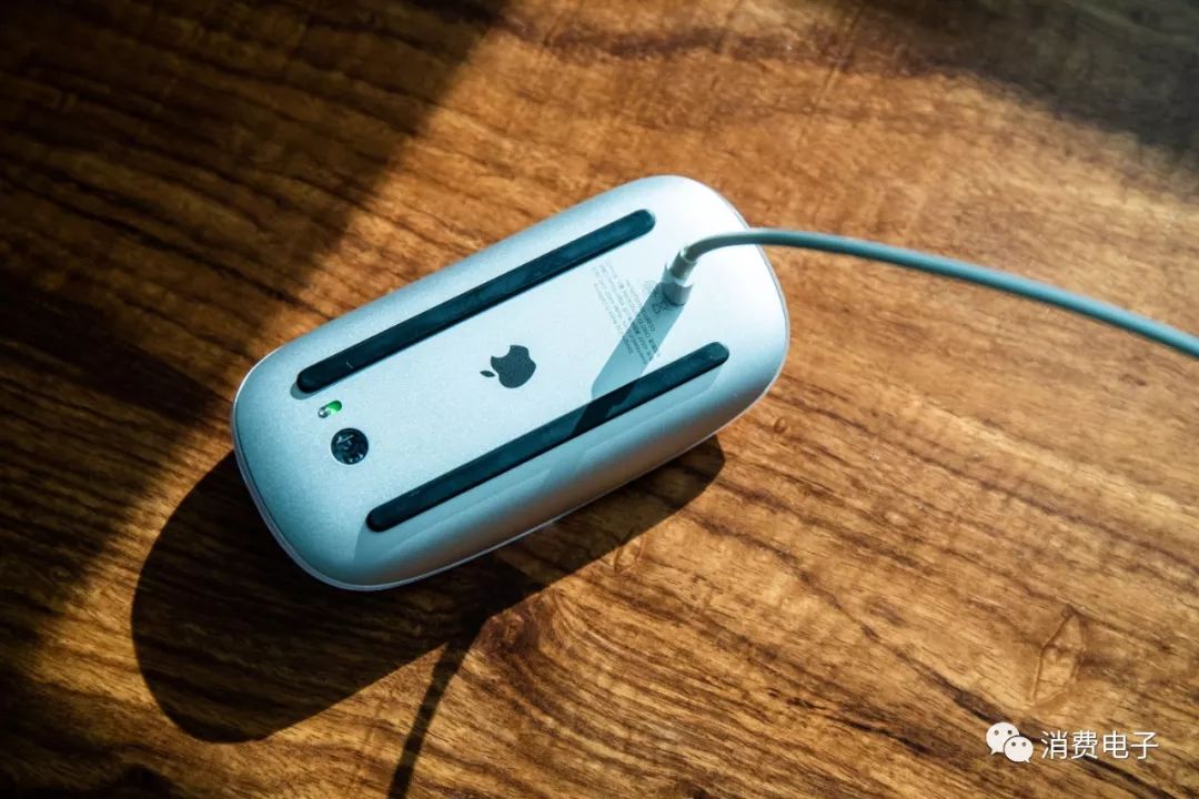 足以踏入「苹果黑历史」的 magic mouse 2 鼠标,何以如此难用?