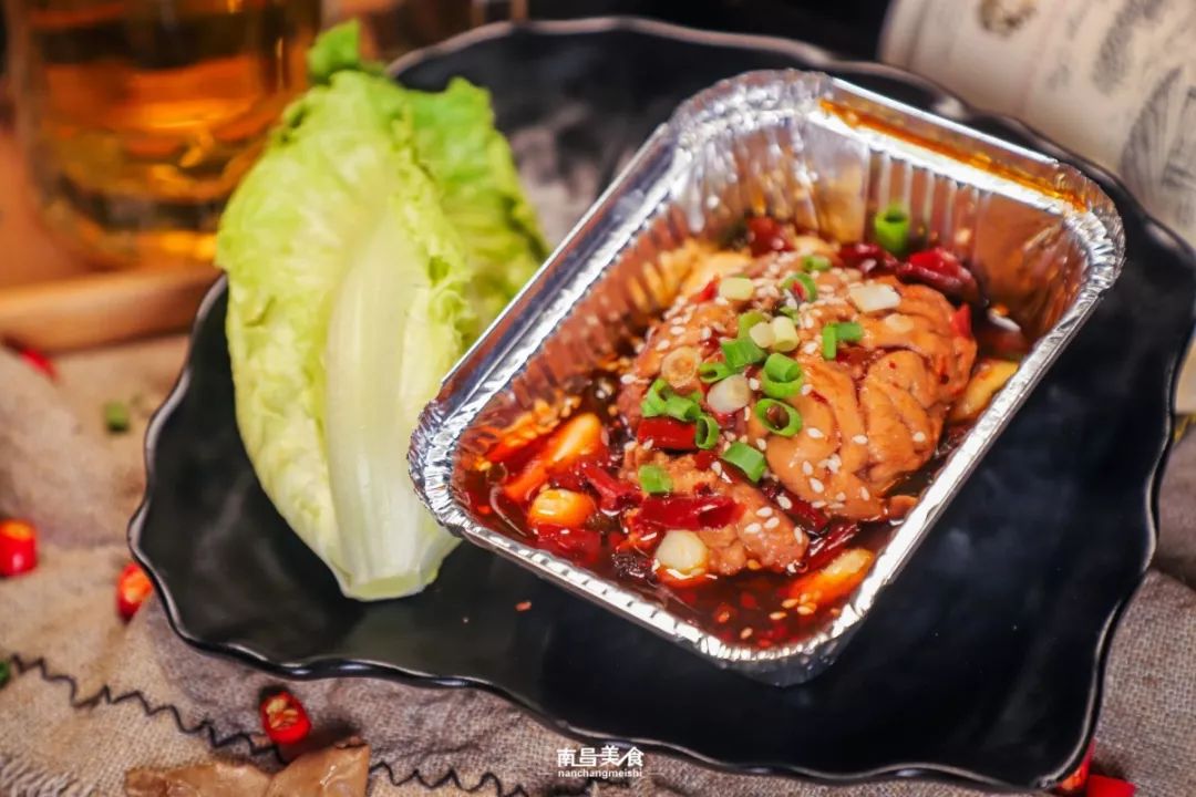 焦里嫩还带有汁水   趁热撸上一把   只能感叹:人间美味   锡纸烤脑花