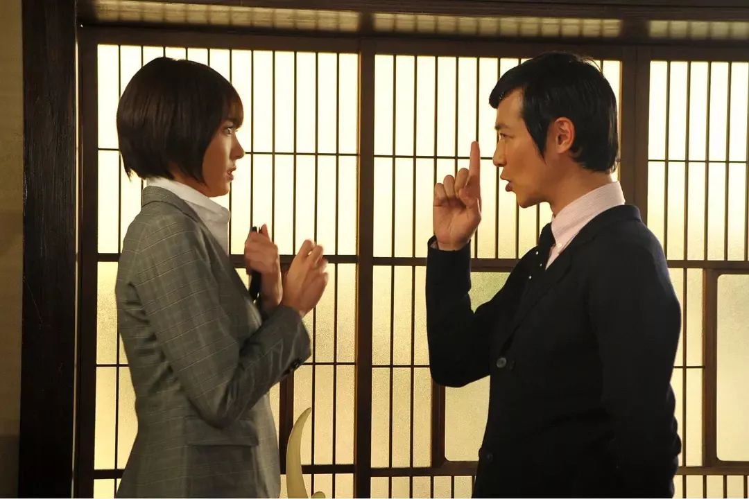 是一部极其经典的日剧《胜利即正义》俗称"李狗嗨"作为经典律政剧的它