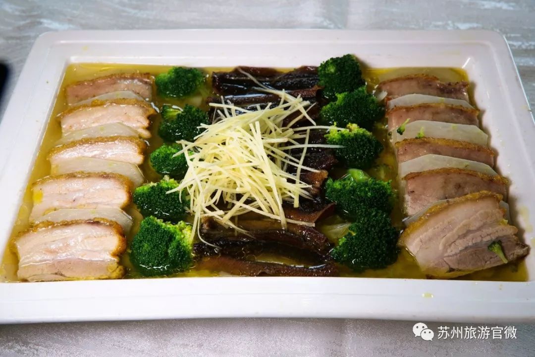 常熟蒸菜选料讲究,刀工精致细腻,集鲜,香,烫特色于一体,味从汁中出,汁