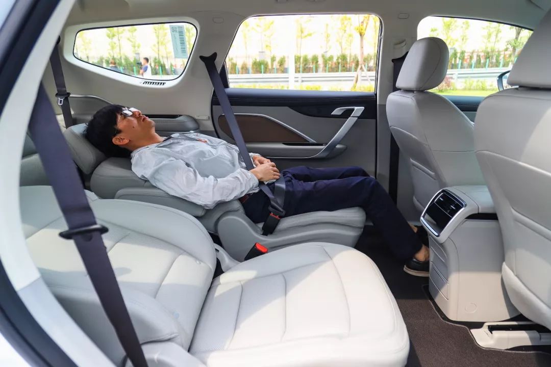 换装新款1.8T发动机，吉利这台7座车值得奶爸们考虑！