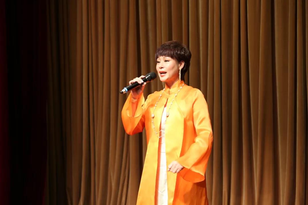 北京歌剧舞剧院女高音张爱演唱 《我爱你中国》