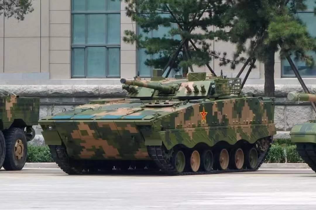 新装备巡礼:04a步兵战车和红旗