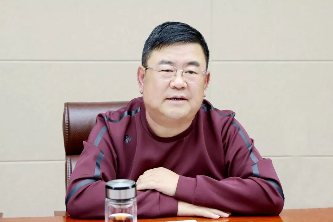 10月15日,集团公司党委书记,董事长张永利与大柴旦行委主任孙刚举行