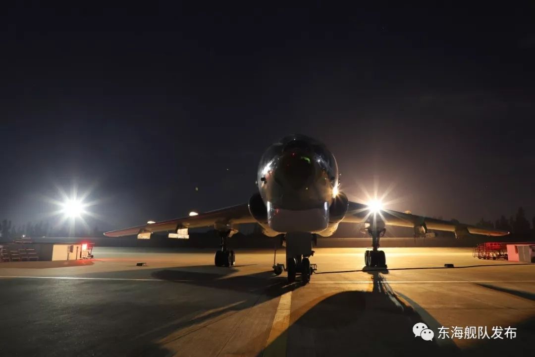 凌晨他们在机场追光