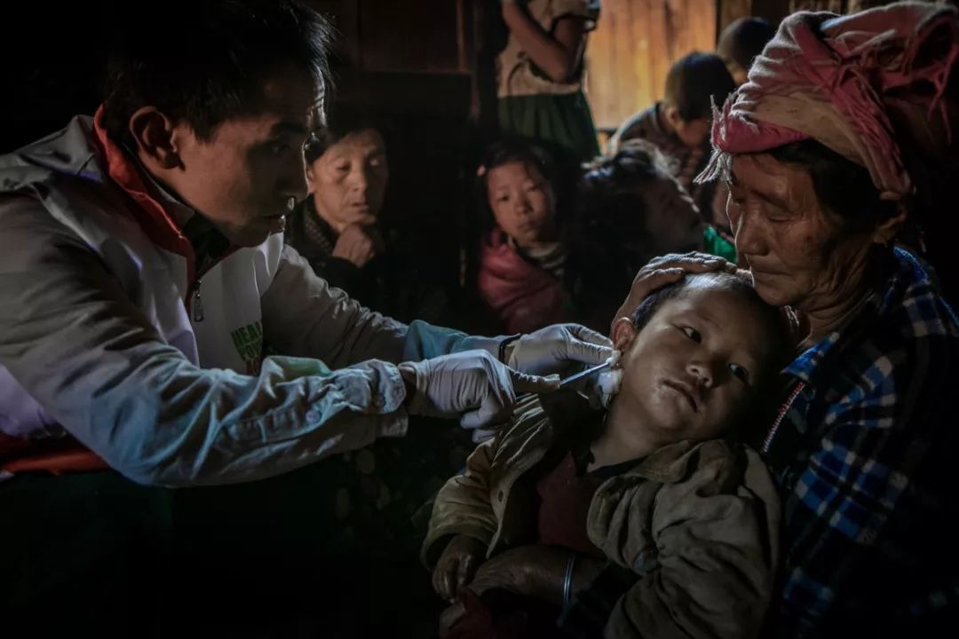 一个扎根在疟疾地区的中国人挽救了几千条人命