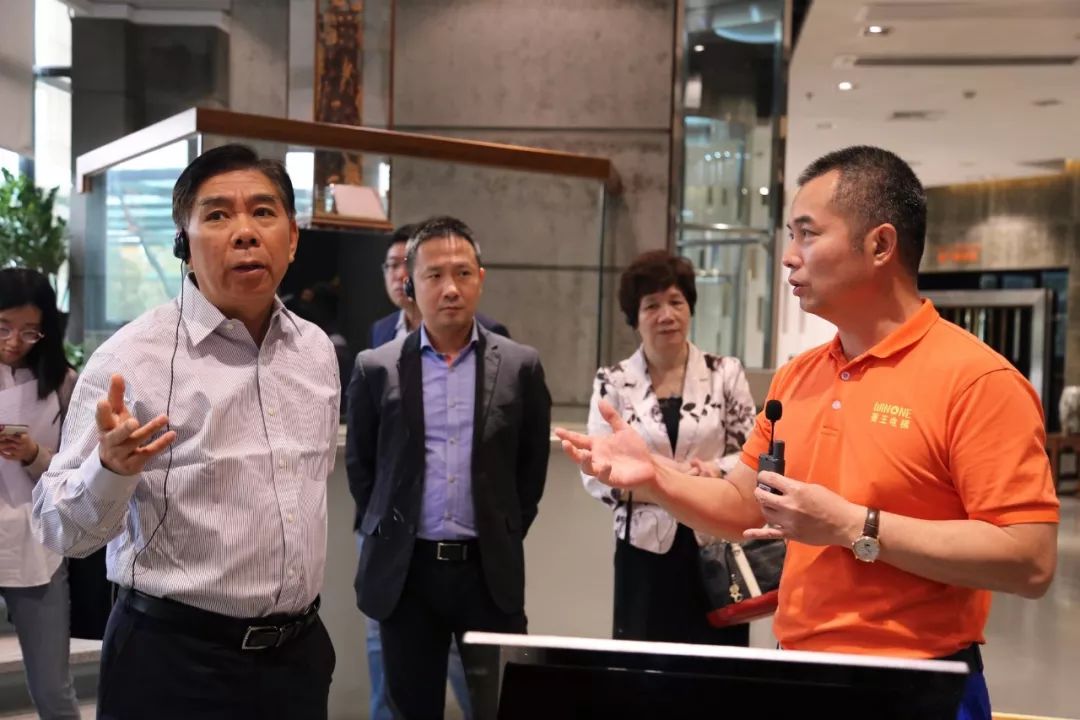 物联网技术引领新发展,国务院参事点赞菱王电梯!