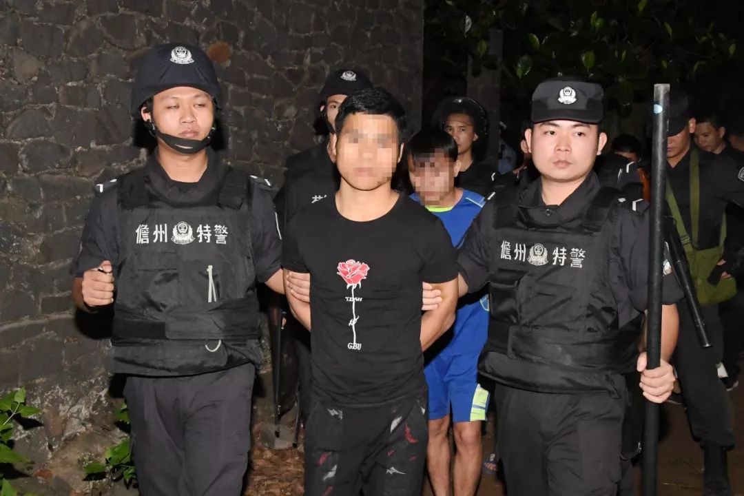 凌晨,琼海"赤土帮"涉黑涉恶犯罪团伙覆灭!