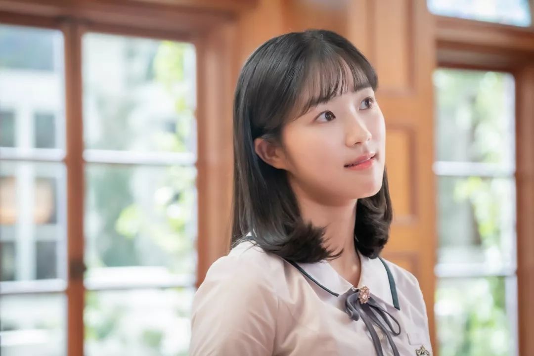偶然发现的一天刷屏非主流的她凭什么被美男包围