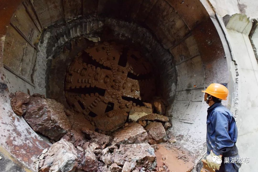 巢湖首条湖底隧道顺利贯通(组图)
