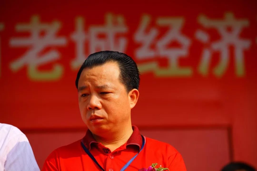  2011年，时任海南澄迈县委书记的杨思涛（图片来源：视觉中国）