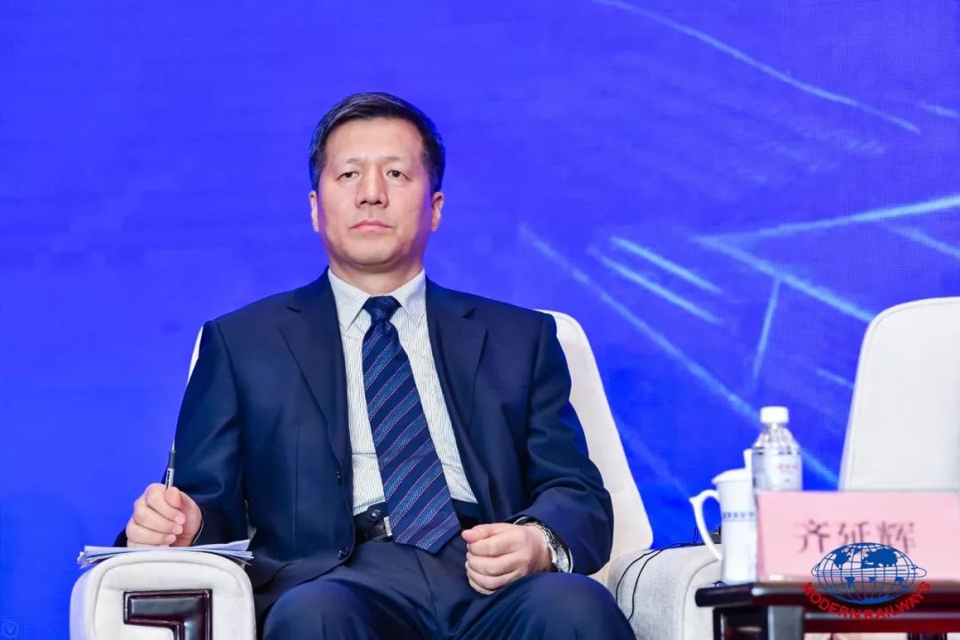圆桌论坛主持人,中国国家铁路集团有限公司科技和信息化部主任赵国堂