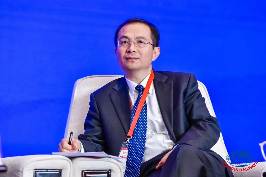 工程管理中心副主任魏强参加圆桌论坛中国中车股份有限公司副总裁王军