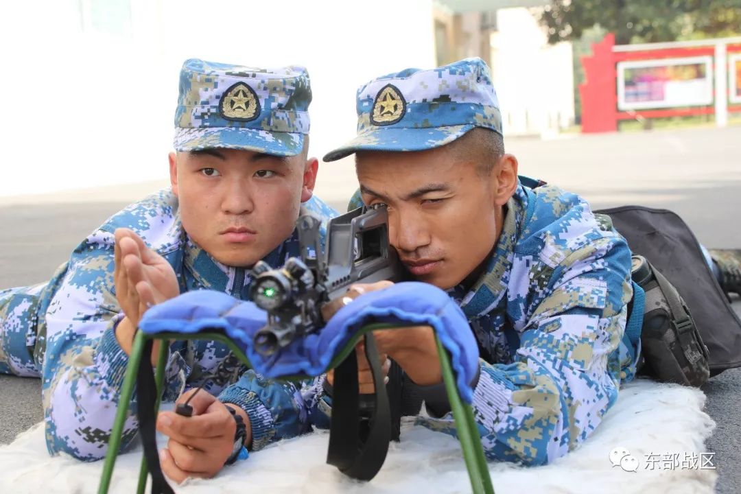 酷图|快看,海军新兵打响军营"第一枪"_手机新浪网