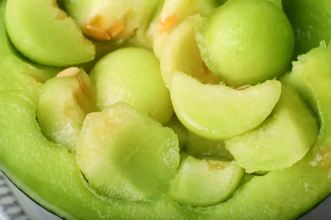 为了更好的保护甜瓜,内包装还增加了2层泡沫棉,和一层棉袋.