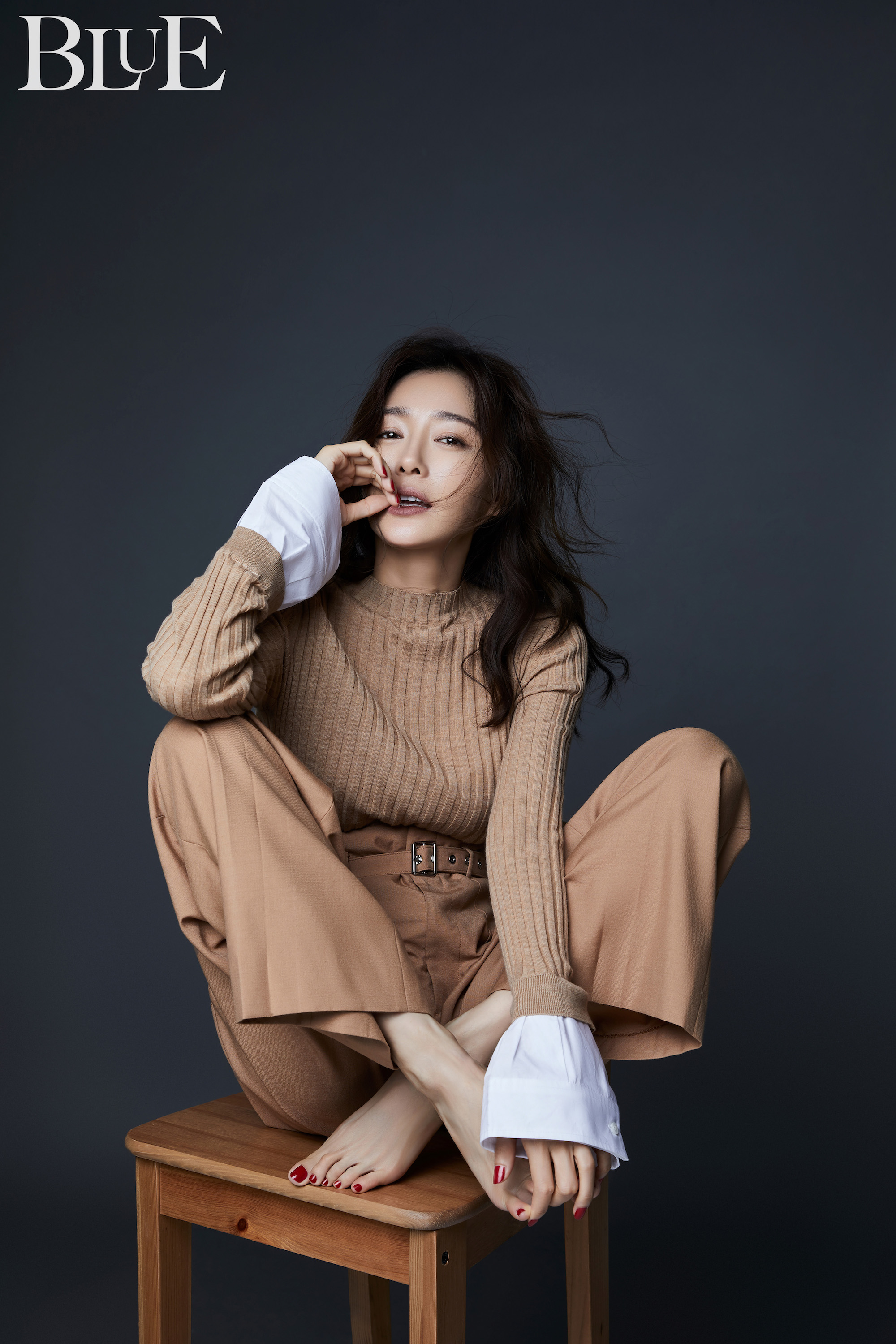 想念富察皇后的粉丝快来收图秦岚初秋时尚大片惊艳来袭