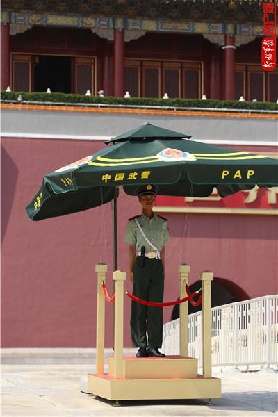 高温天气,一个哨位就是一个"烤点"