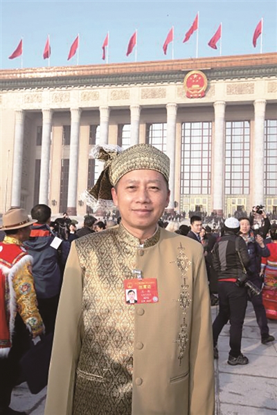 卫岗全国两会期间,全国人大代表,云南省德宏州委副书记,州长卫岗在