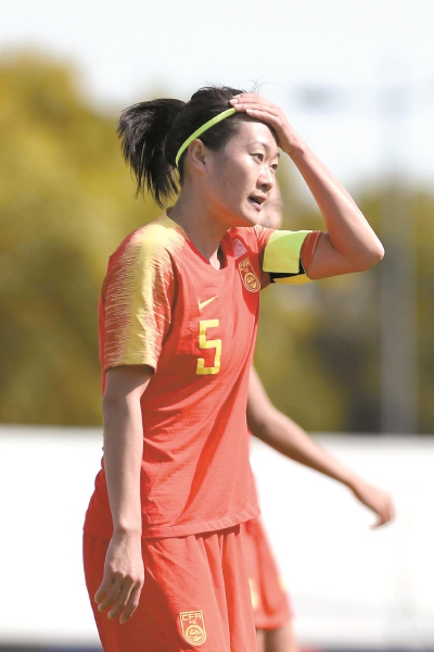 中国女足队长吴海燕接受国际足联专访希望在世界杯上看到一支更成熟的