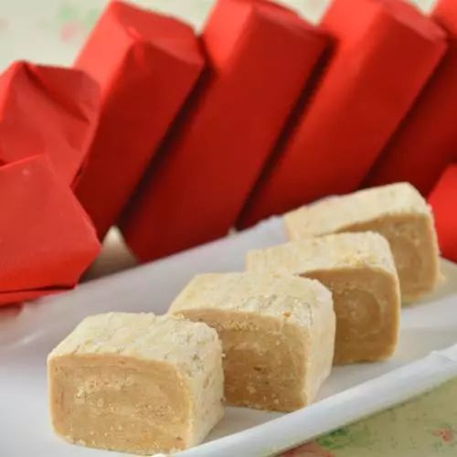 品茶时一定不能少了白水贡糖