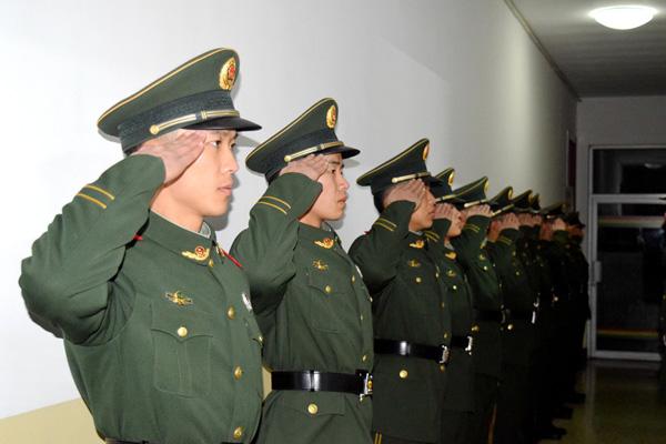 兵之初 难忘的那些人儿那些事儿|事儿|警衔|敬礼_新浪新闻