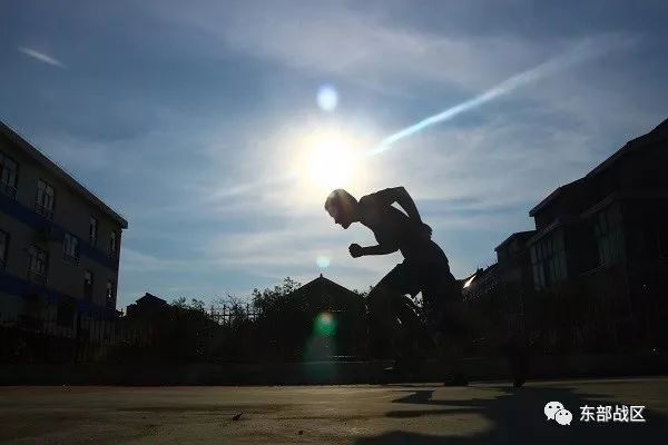 老兵这里的每一张剪影都有你的影子