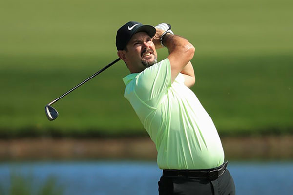 传统高球赛南非球员领先 达斯汀落后5杆