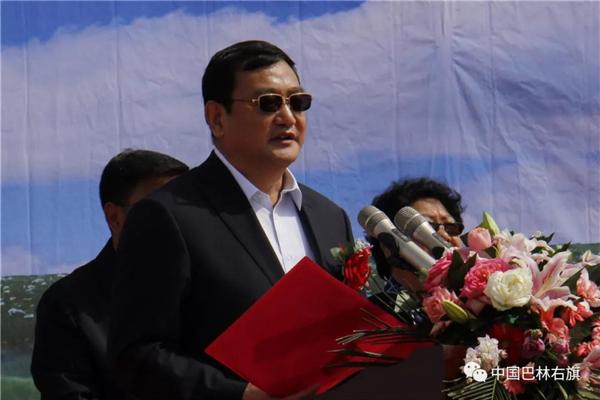 巴林右旗委书记黄彦峰讲话巴林右旗委副书记,旗长浩毕斯嘎拉图主持