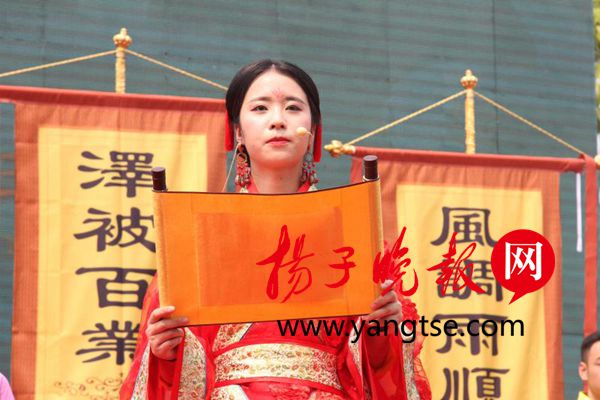 第五届震泽蚕花节在"丝绸小镇"开幕 "文商旅农"融