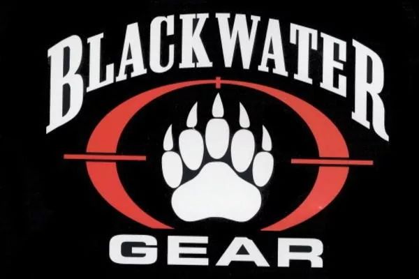 只为钱而战的雇佣兵打仗时为何穿得不军不民