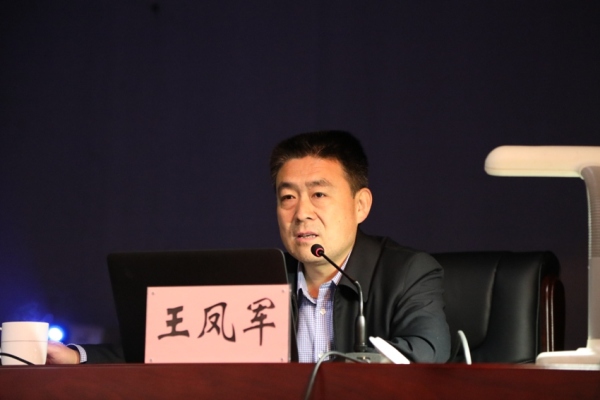 机关十九大精神宣讲团成员王凤军同志为全厅党员干部作了《学习新党章