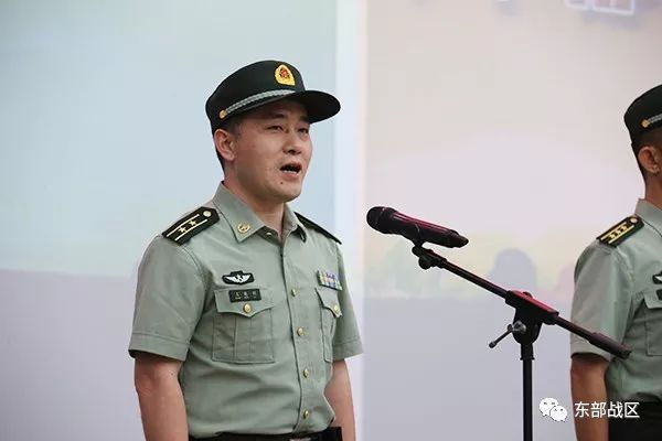 第73集团军某旅举行转业干部退役仪式