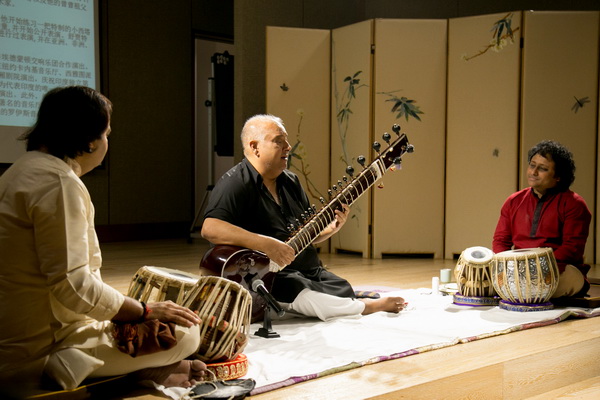 西塔琴大师舒贾特67汗来沪演出感受印度古典音乐之美