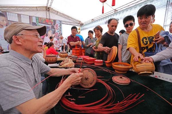 传统工艺振兴乡村文化 鄞州非物质文化遗产节在横溪举行