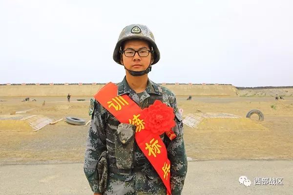 新疆军区某团紧盯实战锤炼官兵穿杨硬功
