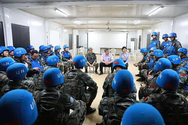 陆军副司令员尤海涛赴马里看望中国第6批维和