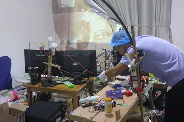 47岁女毒贩以色情直播聚人气粉丝快递毒品打赏