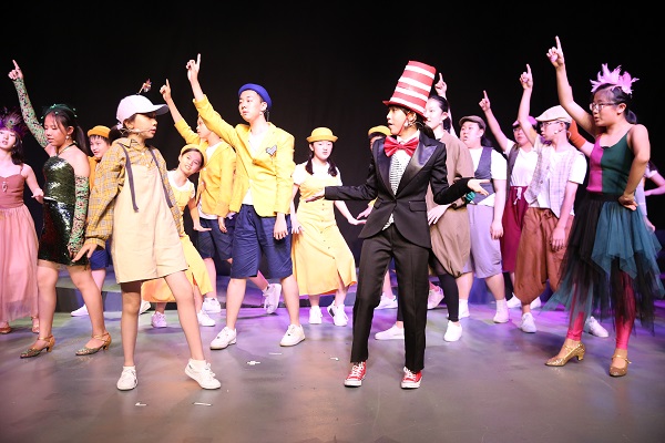 上海28名中学生还原百老汇经典音乐剧演出收入捐建山区图书馆