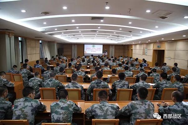 西部战区某保障队听身边战友讲那动人的故事