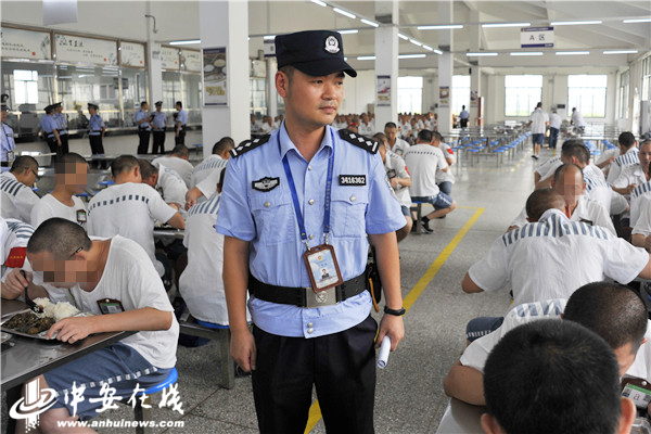 时间:18点地点:食堂体感温度:36℃流汗指数★★★★☆下午18时,黄湖监