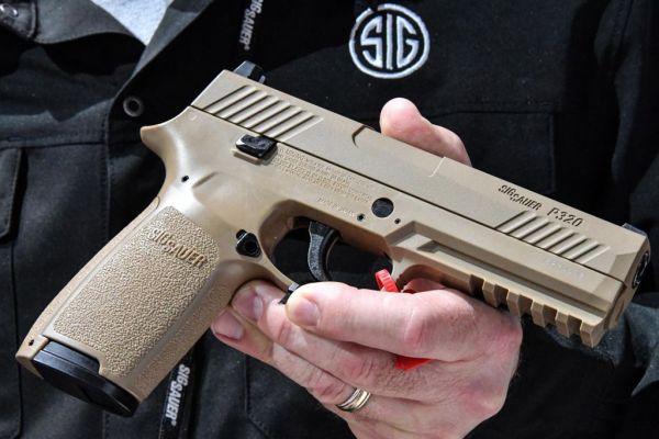 资料图片:西格-绍尔公司m17(p320)手枪.