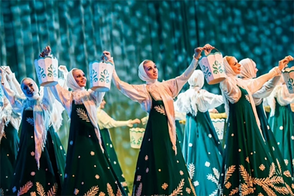 《西伯利亚抒情舞》《俄罗斯风琴舞》《长椅上》《茨冈舞蹈》《水井