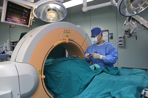 3d导航帮助骨科医生精准打钉子