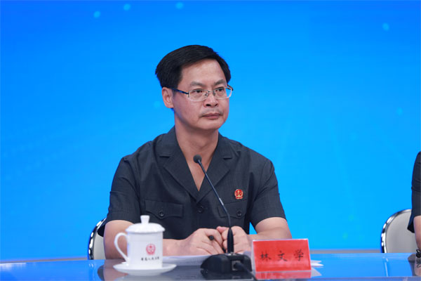 最高人民法院新闻发言人 林文学最高人民法院民二庭副庭长 关丽经济