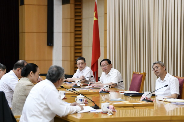 上海市委召开党外人士座谈会,听取对机构改革