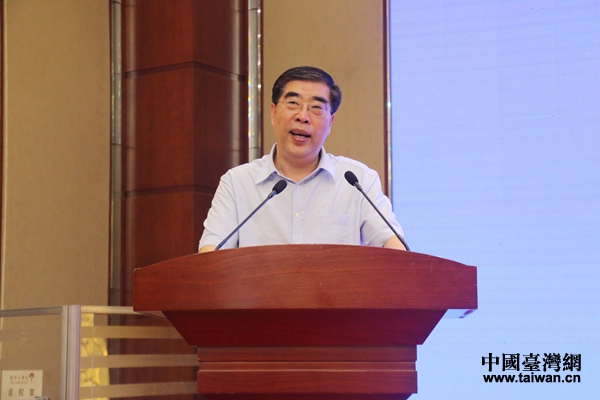 潍坊市副市长王树华在签约仪式上辞.(中国台湾网 赵苗青 摄)