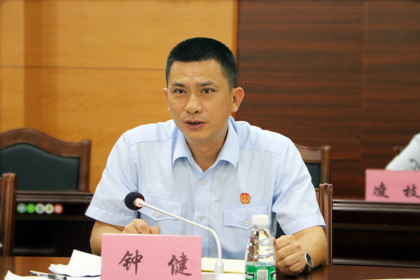 防城港中院院长到港口区法院调研审判质效工作